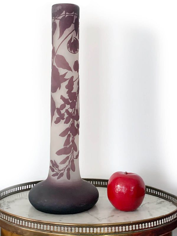 Vase GALLE Soliflore de tonalité violette à décor floral- Etablissement Gallé