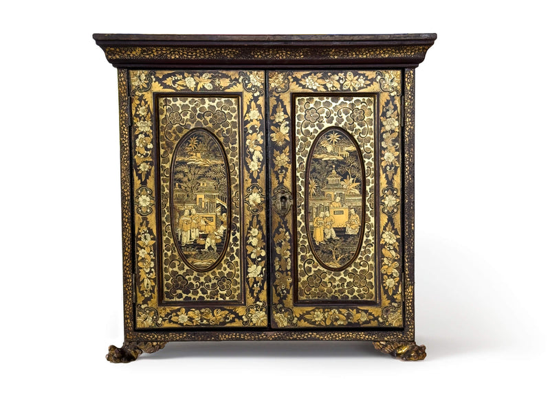Cabinet Chinois en laque noir et or