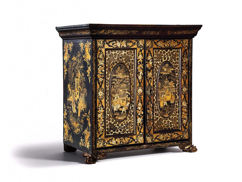 Cabinet Chinois en laque noir et or