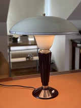 Version allumée - Lampe de bureau JUMO modèle 320 en bakelite couleur noir bordeaux ivoire et or - antiquaire galerie florentine