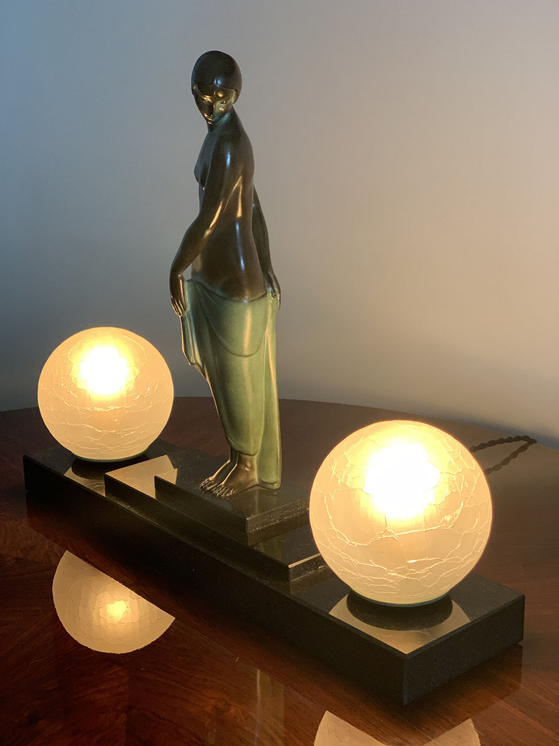 Ondine Lumineuse - Max Le Verrier - Fayral - Pierre Le Fagays - Lampe en bronze ART DECO à globe craquelé - Galerie florentine - antiquaire en ligne