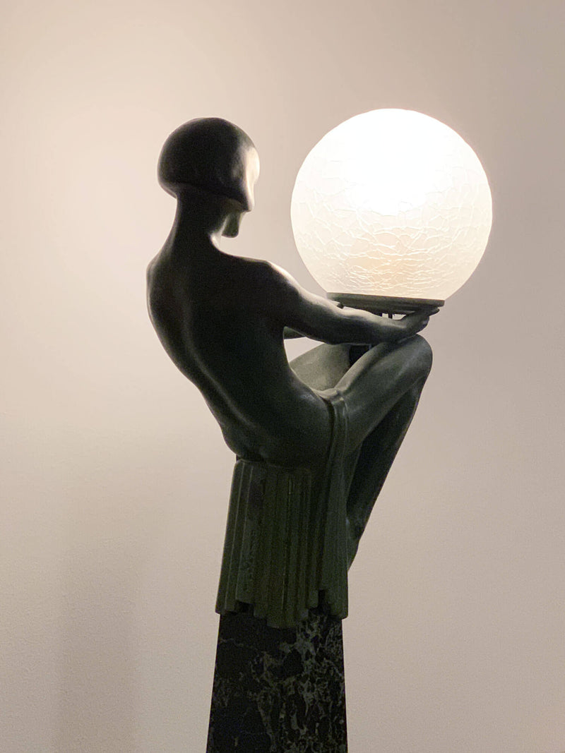 Max Le Verrier | Enigme - Ancienne Lampe ART DECO en fonte d'art | circa 1930 | Galerie Florentine