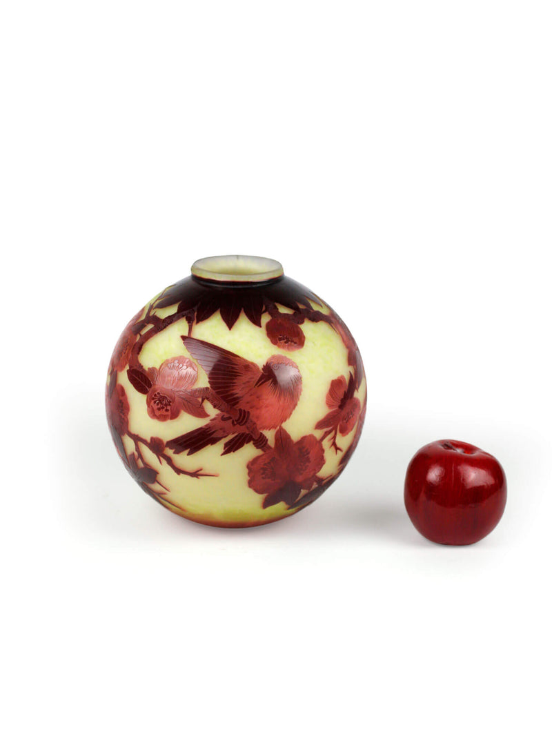 A. Delatte - Vase boule art nouveau en décor dégagé à l'acide de couleur rouge bordeaux et jaune - vers 1920